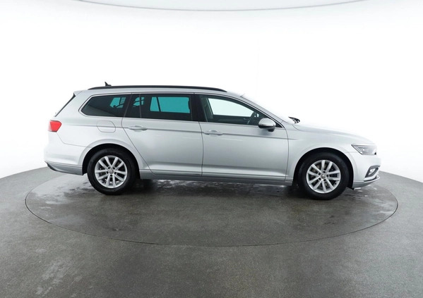 Volkswagen Passat cena 93800 przebieg: 135508, rok produkcji 2019 z Rybnik małe 781